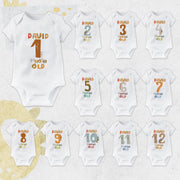 Prénom de dinosaure Alphabet jalon mensuel, body personnalisé pour bébé avec nom de dinosaure alphabet, cadeaux personnalisés dinosaures