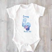 Body de bébé inspiré par le poisson, body de bébé personnalisé sous-marin avec prénom, body de bébé milestone mensuel personnalisé style poisson
