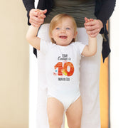 Personalisierter monatlicher Meilenstein-Body mit Aquarell-Design | Individuelles Baby-Body-Set mit Name, 1–12 Monate