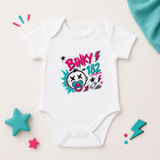 Binky 182 Babybody, Pop-Punk Baby-Weste, Punkrock-Baby-Strampler, Alternative Babykleidung, Rockmusik-Babygeschenk, Binky 182 Neugeborenen-Outfit